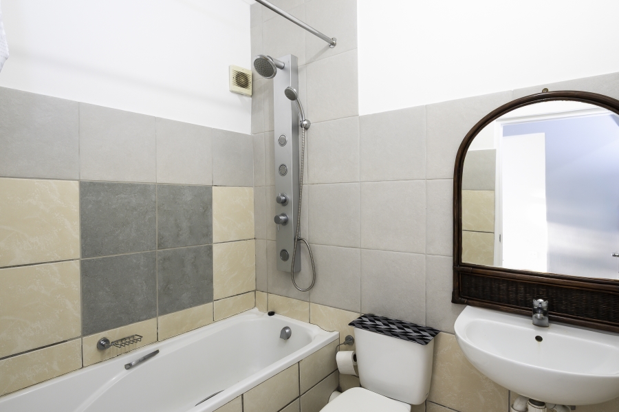 2 Bedroom Property for Sale in Gordons Bay Central Western Cape